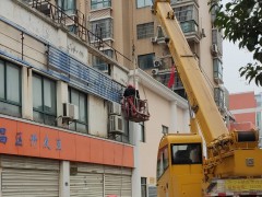 標牌制作要規范，武昌南湖拆除違規廣告牌